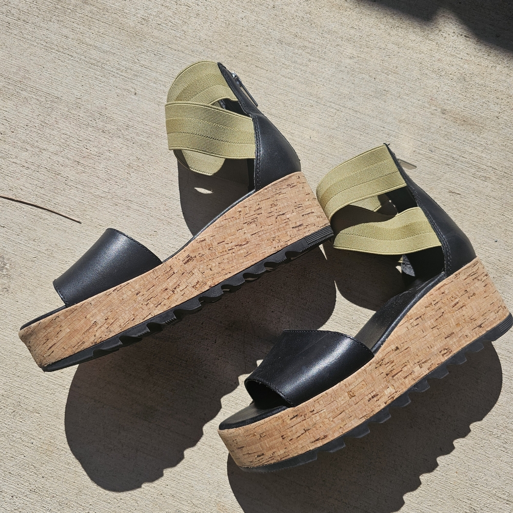 Sorel Black and Tan Platform Sandals